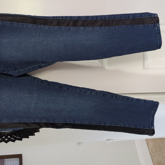 DG2 BY DIANE GILMAN FAUX LEATHER SIDE STRIPE INDIGO PULL-ON JEANS (MP) - Picture 3 of 6